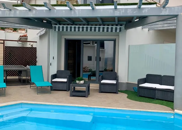 Two Palms Villa Nazare